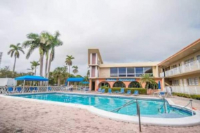 Studio, Pool, Near Beach, Shops, Wifi
